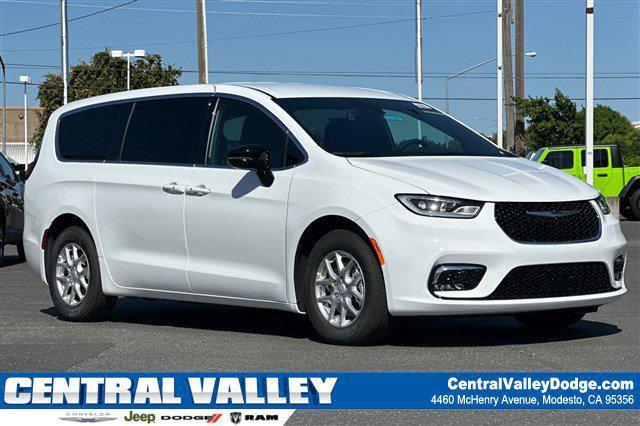 new 2025 Chrysler Pacifica car, priced at $41,615