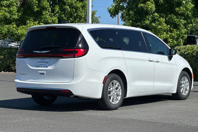 new 2025 Chrysler Pacifica car, priced at $41,615