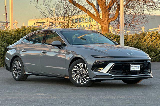 new 2025 Hyundai Sonata Hybrid car, priced at $39,255