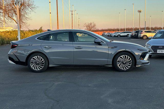 new 2025 Hyundai Sonata Hybrid car, priced at $39,255