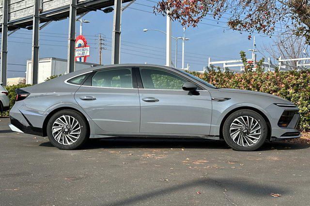 new 2025 Hyundai Sonata Hybrid car, priced at $39,160