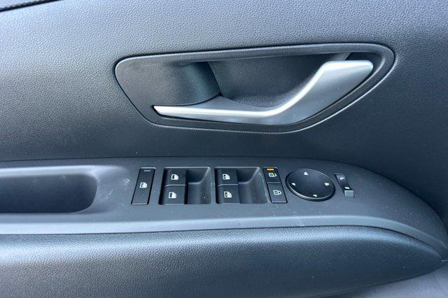 new 2025 Hyundai TUCSON Hybrid car, priced at $34,240