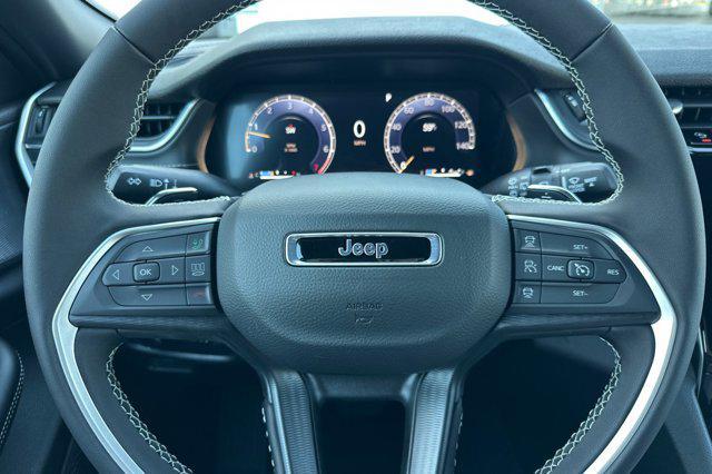 new 2025 Jeep Grand Cherokee car, priced at $38,325