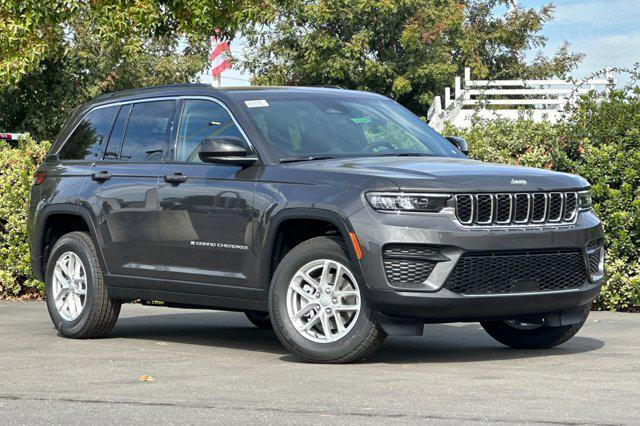 new 2025 Jeep Grand Cherokee car, priced at $40,675