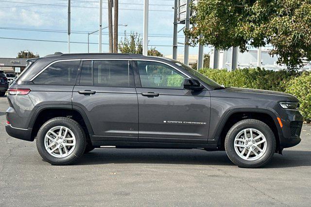 new 2025 Jeep Grand Cherokee car, priced at $40,675