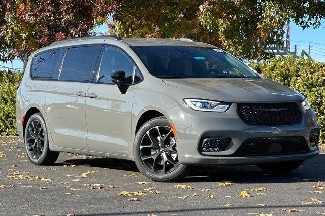 new 2024 Chrysler Pacifica car, priced at $47,185