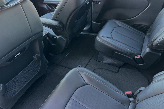 new 2024 Chrysler Pacifica car, priced at $47,185