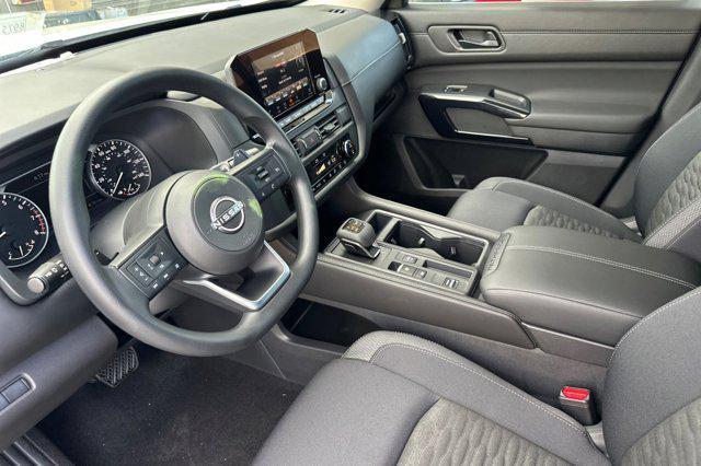 new 2025 Nissan Pathfinder car, priced at $31,995