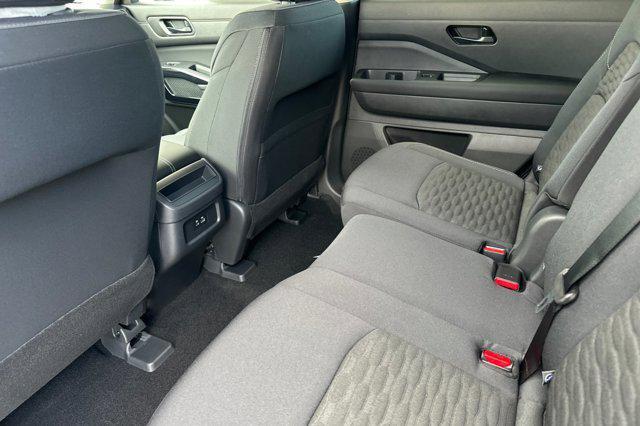 new 2025 Nissan Pathfinder car, priced at $31,995