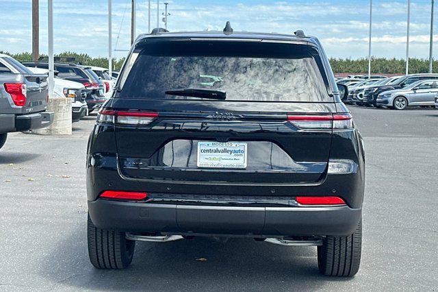 new 2024 Jeep Grand Cherokee car, priced at $49,670