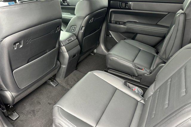 new 2025 Hyundai Santa Fe HEV car, priced at $49,940