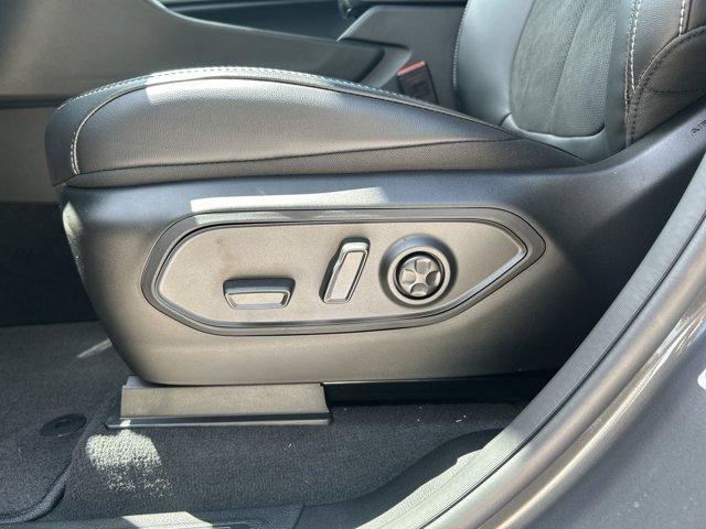 new 2025 Jeep Grand Cherokee car, priced at $38,140