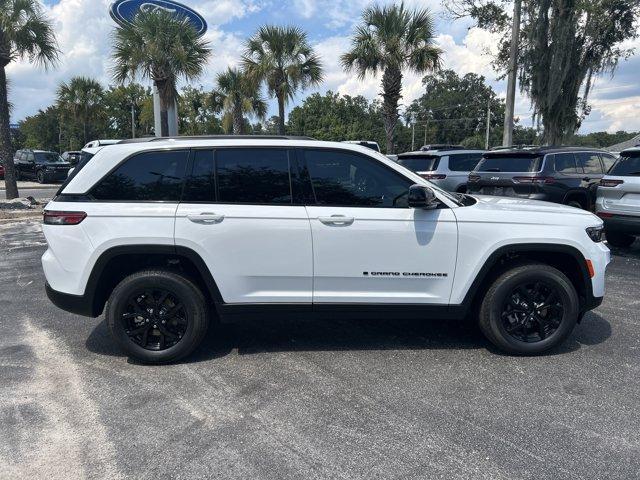 new 2025 Jeep Grand Cherokee car, priced at $40,163
