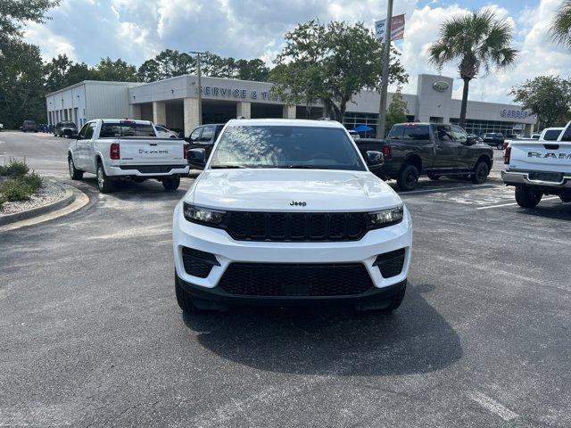 new 2025 Jeep Grand Cherokee car, priced at $40,163