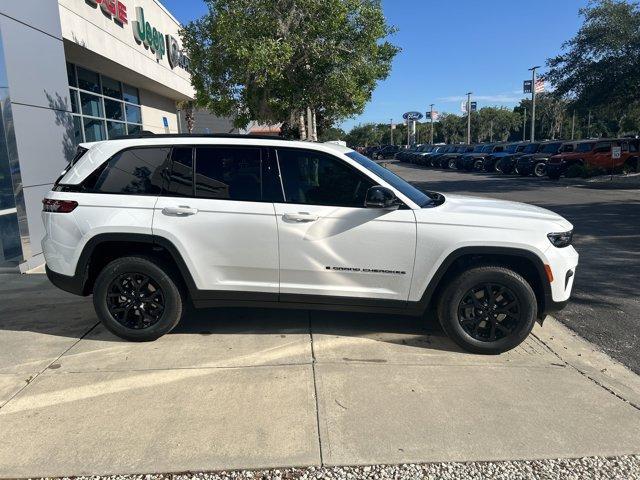 new 2025 Jeep Grand Cherokee car, priced at $37,545