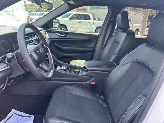 new 2025 Jeep Grand Cherokee car, priced at $40,163