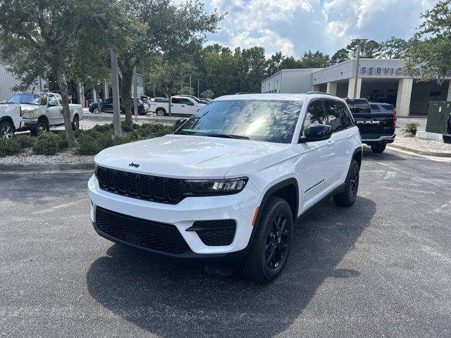 new 2025 Jeep Grand Cherokee car, priced at $40,163