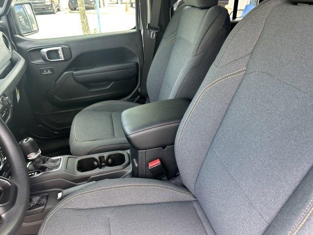 new 2025 Jeep Wrangler car, priced at $41,049