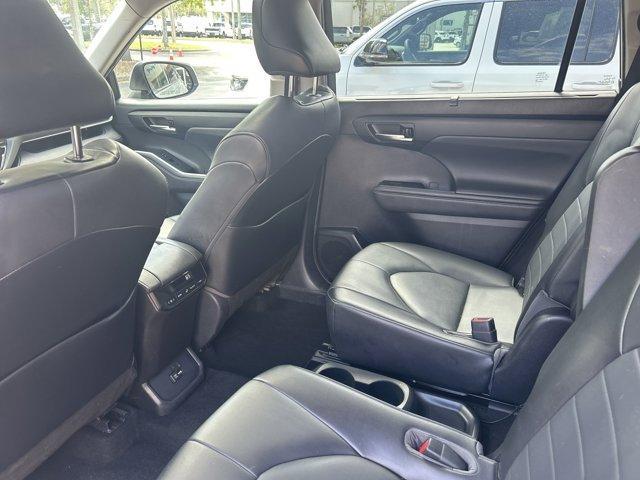 used 2021 Toyota Highlander car, priced at $30,714