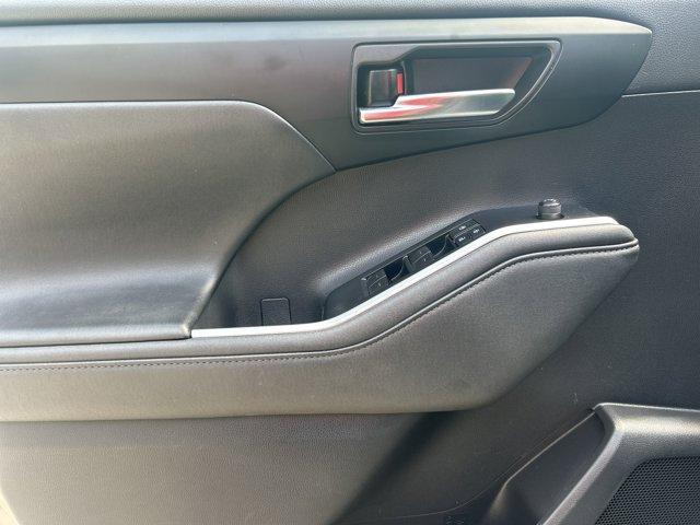 used 2021 Toyota Highlander car, priced at $30,714