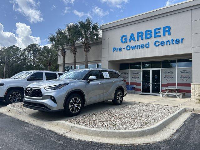 used 2021 Toyota Highlander car, priced at $30,714