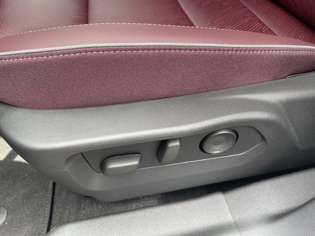 new 2025 Buick Envision car, priced at $36,734