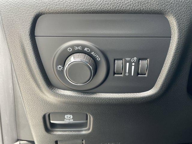 new 2025 Jeep Grand Cherokee car, priced at $40,163