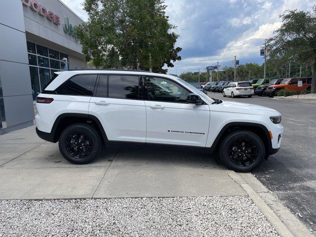 new 2025 Jeep Grand Cherokee car, priced at $40,163