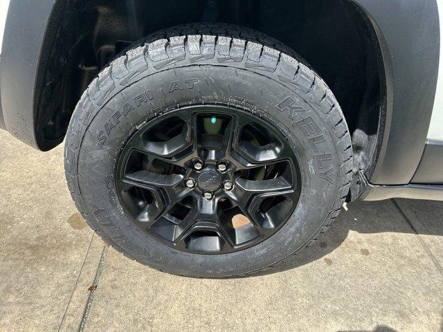 used 2019 Jeep Cherokee car, priced at $23,426