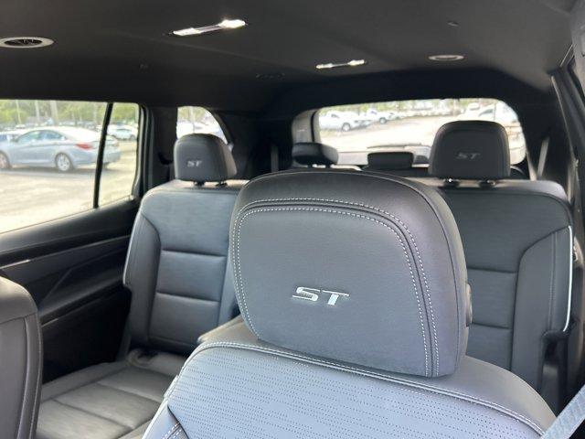 new 2025 Buick Enclave car, priced at $45,761