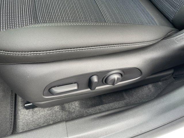 new 2025 Buick Envista car, priced at $26,185