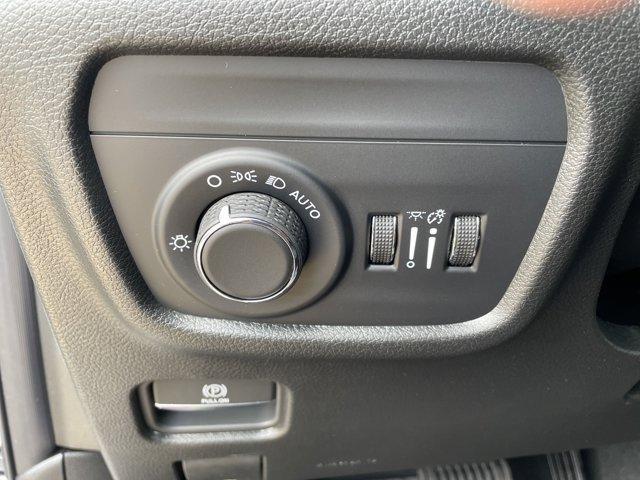 new 2025 Jeep Grand Cherokee car, priced at $37,913
