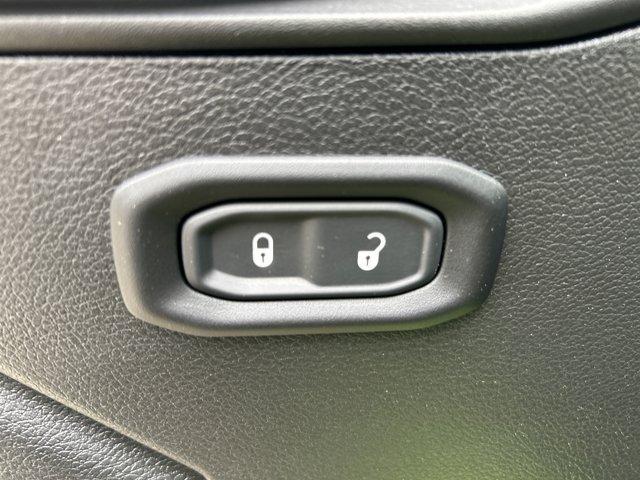 new 2025 Jeep Wrangler car, priced at $41,552