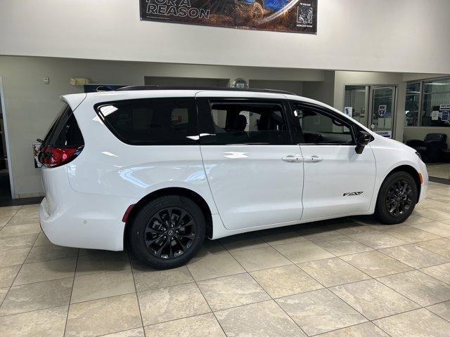 new 2025 Chrysler Pacifica car, priced at $43,567