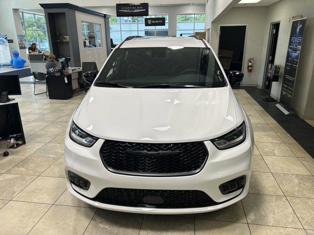 new 2025 Chrysler Pacifica car, priced at $43,567