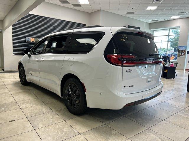 new 2025 Chrysler Pacifica car, priced at $43,567