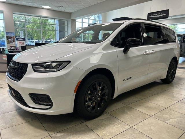 new 2025 Chrysler Pacifica car, priced at $43,567