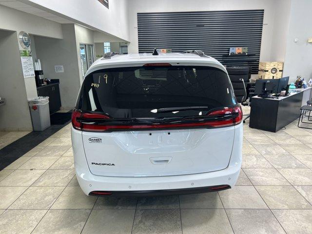 new 2025 Chrysler Pacifica car, priced at $43,567