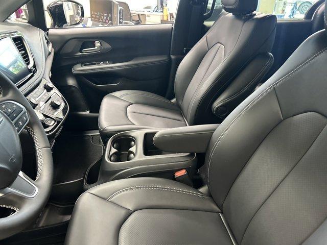 new 2025 Chrysler Pacifica car, priced at $43,567