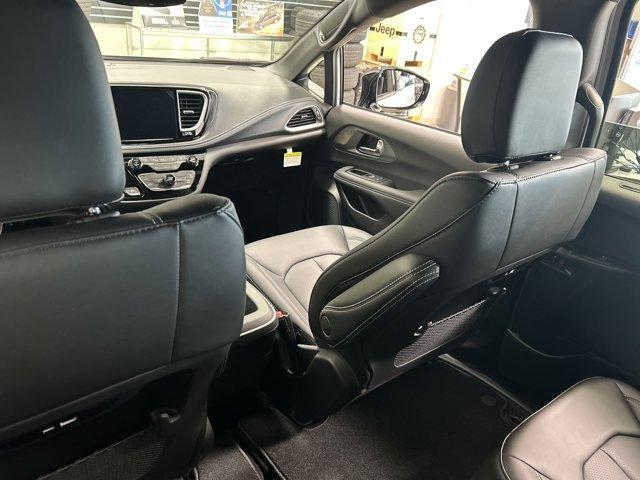 new 2025 Chrysler Pacifica car, priced at $43,567
