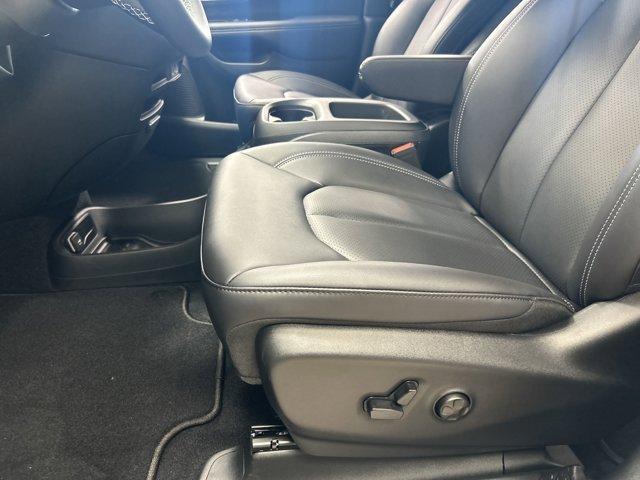 new 2025 Chrysler Pacifica car, priced at $43,567