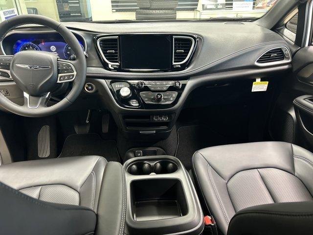 new 2025 Chrysler Pacifica car, priced at $43,567