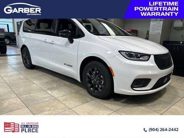 new 2025 Chrysler Pacifica car, priced at $43,567