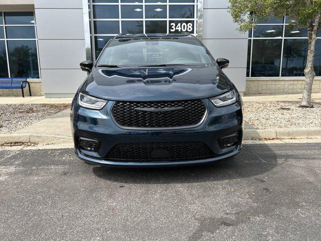 new 2025 Chrysler Pacifica car, priced at $51,566