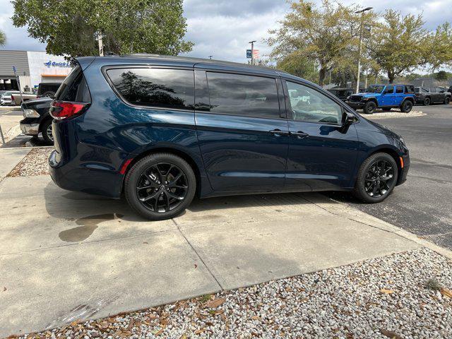 new 2025 Chrysler Pacifica car, priced at $51,566