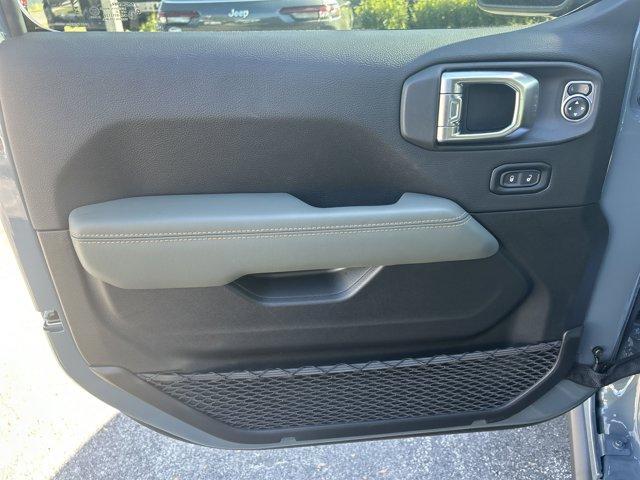 new 2025 Jeep Gladiator car, priced at $59,924