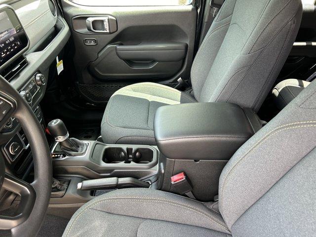 new 2025 Jeep Wrangler car, priced at $43,184