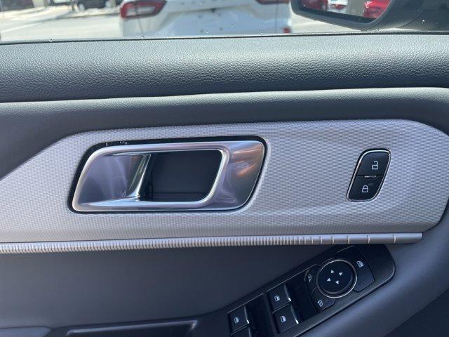 new 2025 Ford Explorer car, priced at $41,055