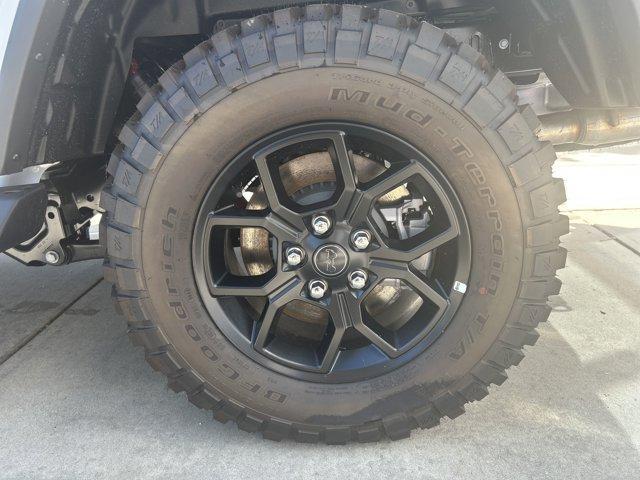 new 2025 Jeep Gladiator car, priced at $48,202