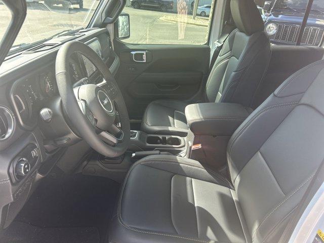 new 2025 Jeep Gladiator car, priced at $48,202